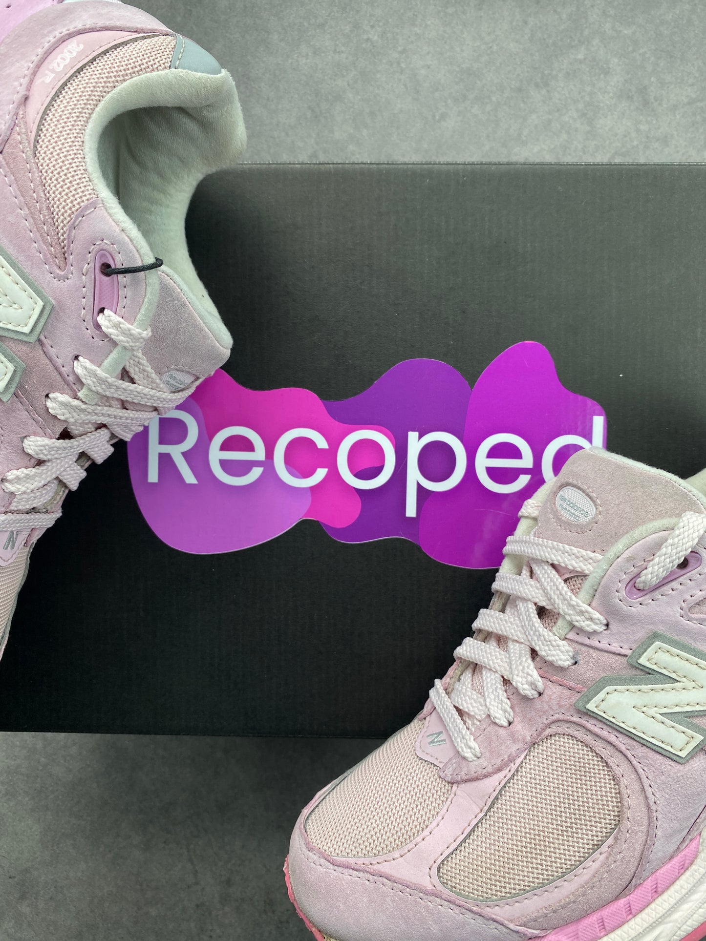 New Balance 2002R Rose
