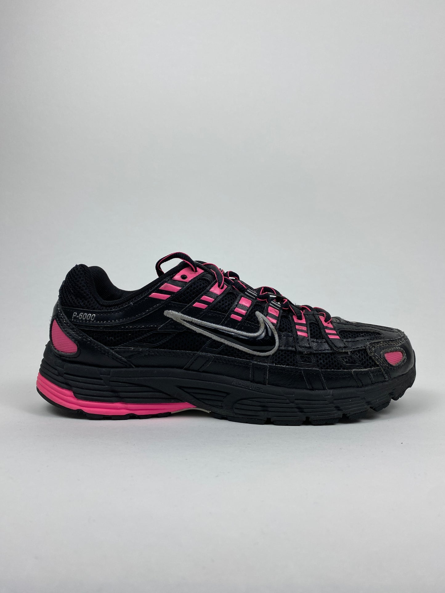 Nike P-6000 Pink Blast Metallic Silver Black (Taille 40)