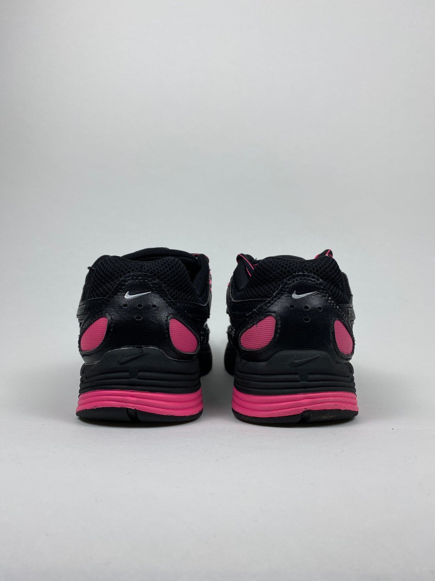 Nike P-6000 Pink Blast Metallic Silver Black (Taille 40)