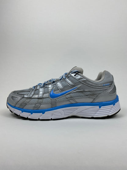 Nike P-6000 Metallic Platinum Pure Platinum Metallic Silver University Blue (Taille 42,5)