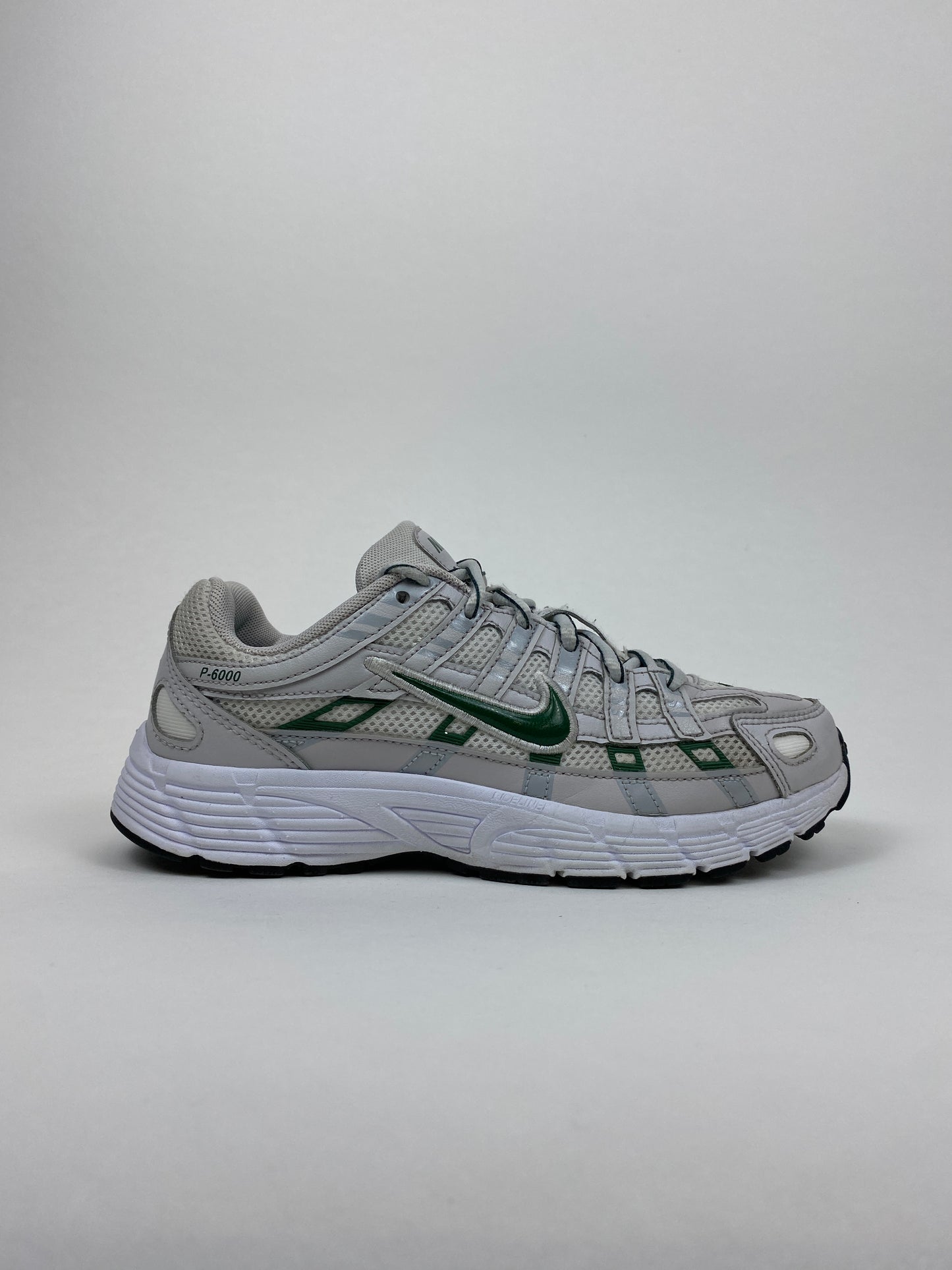 Nike P-6000 Vast Grey Fir (Taille 36,5)