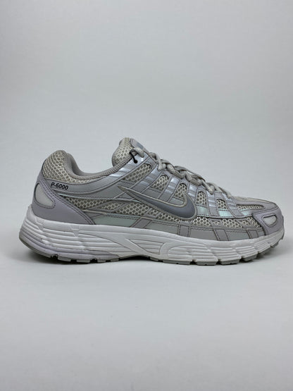 Nike P-6000 SE Summit White Vast Grey Wolf Grey (Taille 43)