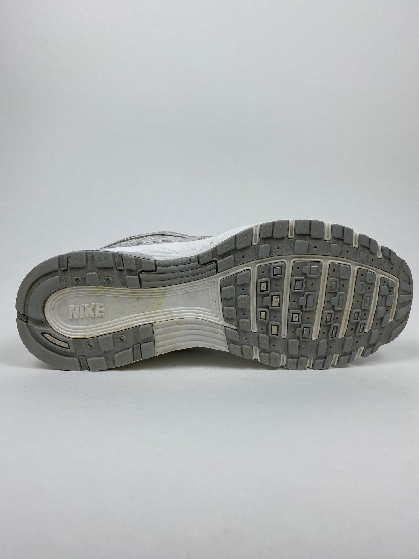 Nike P-6000 SE Summit White Vast Grey Wolf Grey (Taille 43)