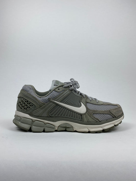 Nike Zoom Vomero 5 Dark Stucco (Taille 42,5)