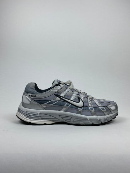 Nike P-6000 Metallic Silver Summit White-Wolf Grey (Taille 41)