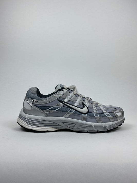 Nike P-6000 Metallic Silver Summit White-Wolf Grey (Taille 41)