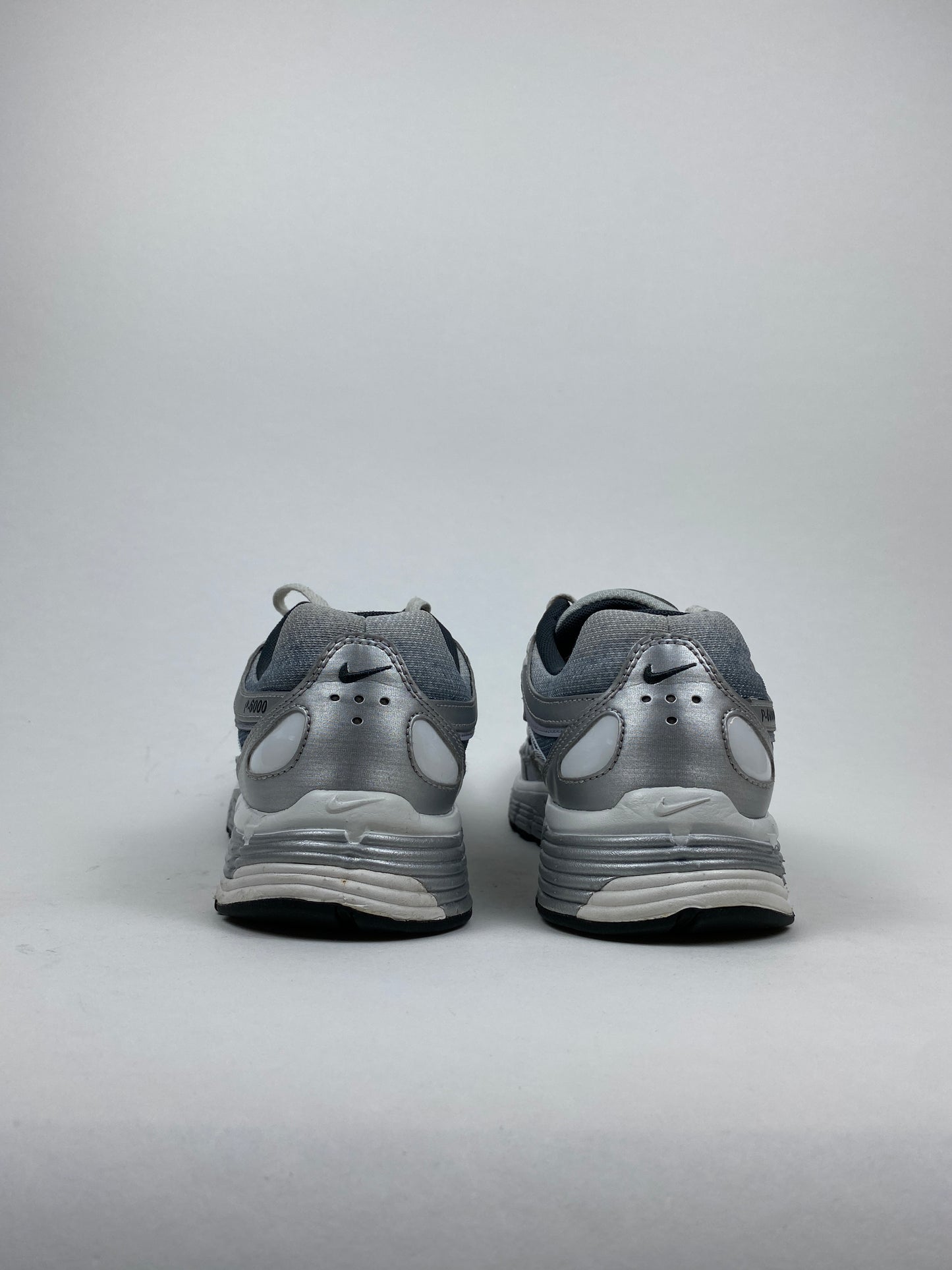Nike P-6000 Metallic Silver Summit White-Wolf Grey (Taille 41)