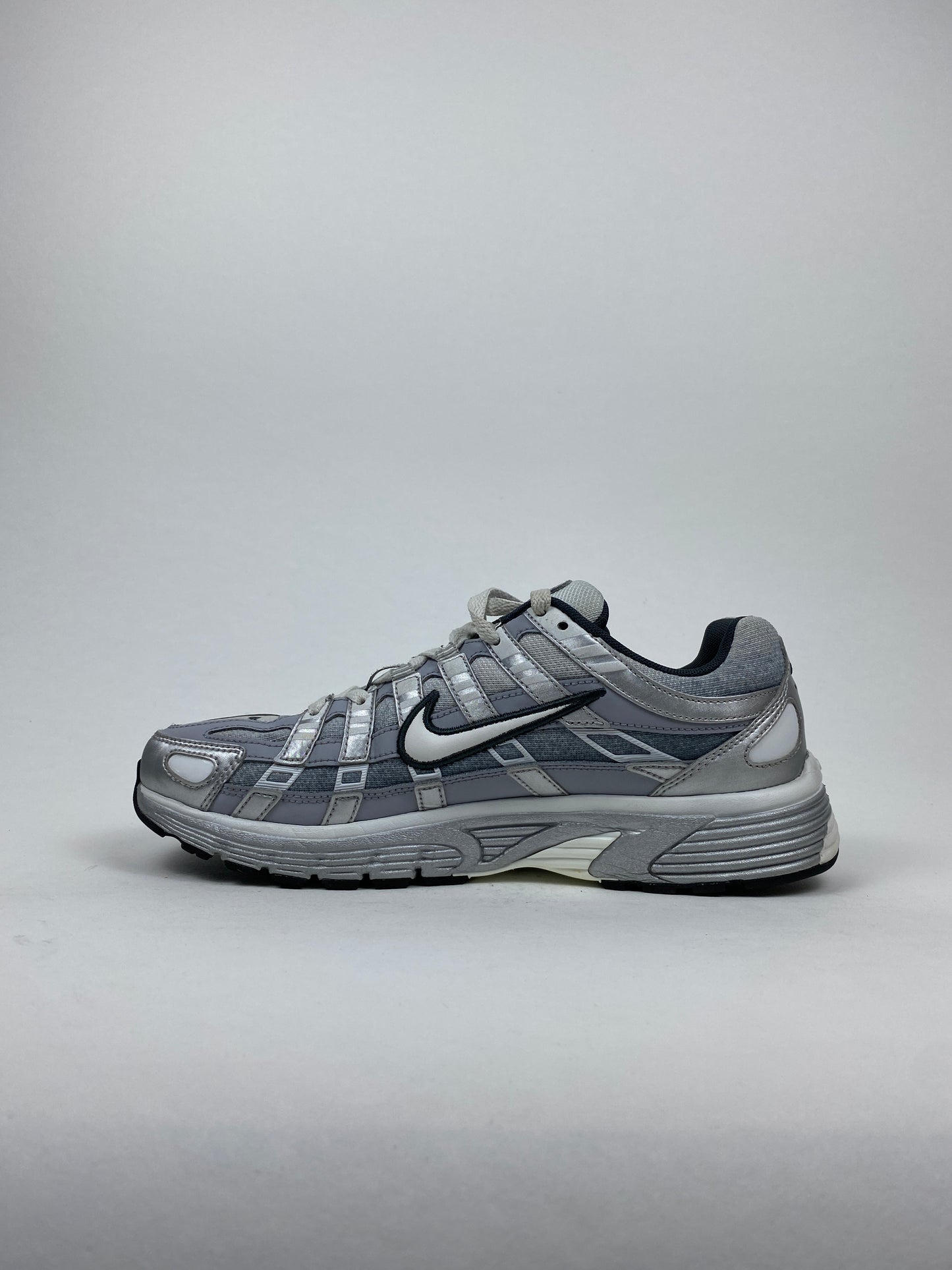 Nike P-6000 Metallic Silver Summit White-Wolf Grey (Taille 41)