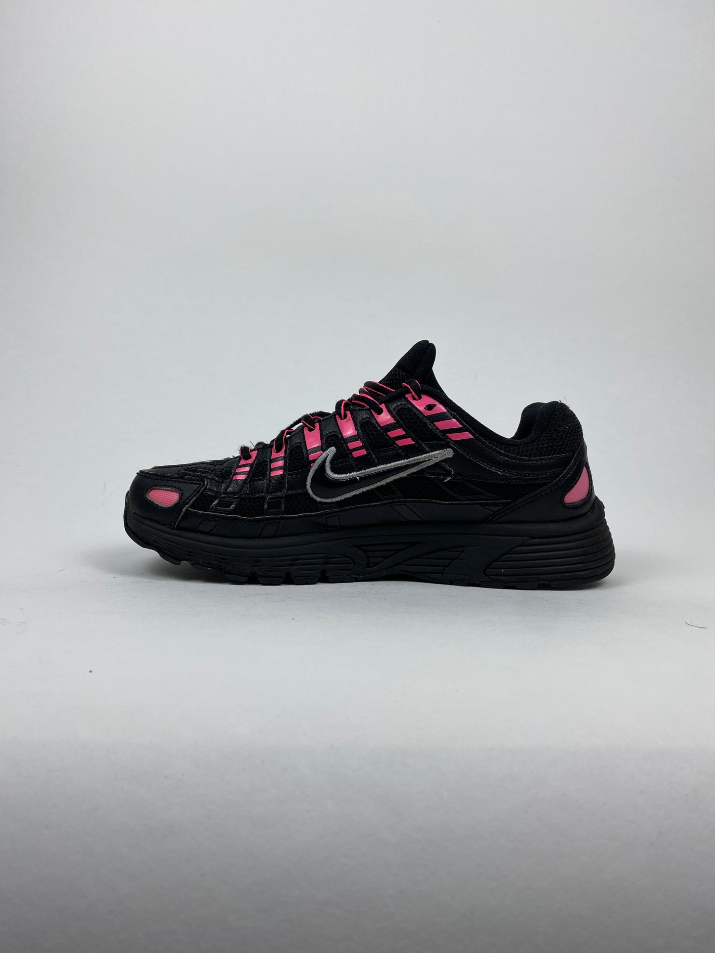 Nike P-6000 Pink Blast Metallic Silver Black (Taille 39)