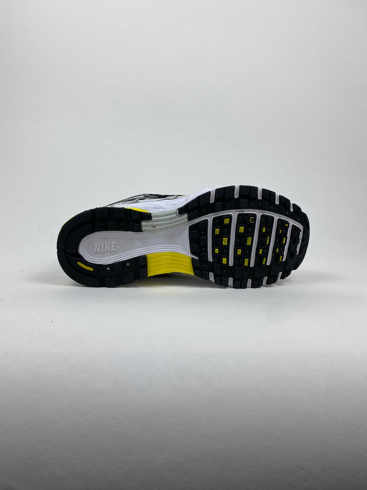 Nike P-6000 Metallic Platinum Opti Yellow (Taille 36,5)