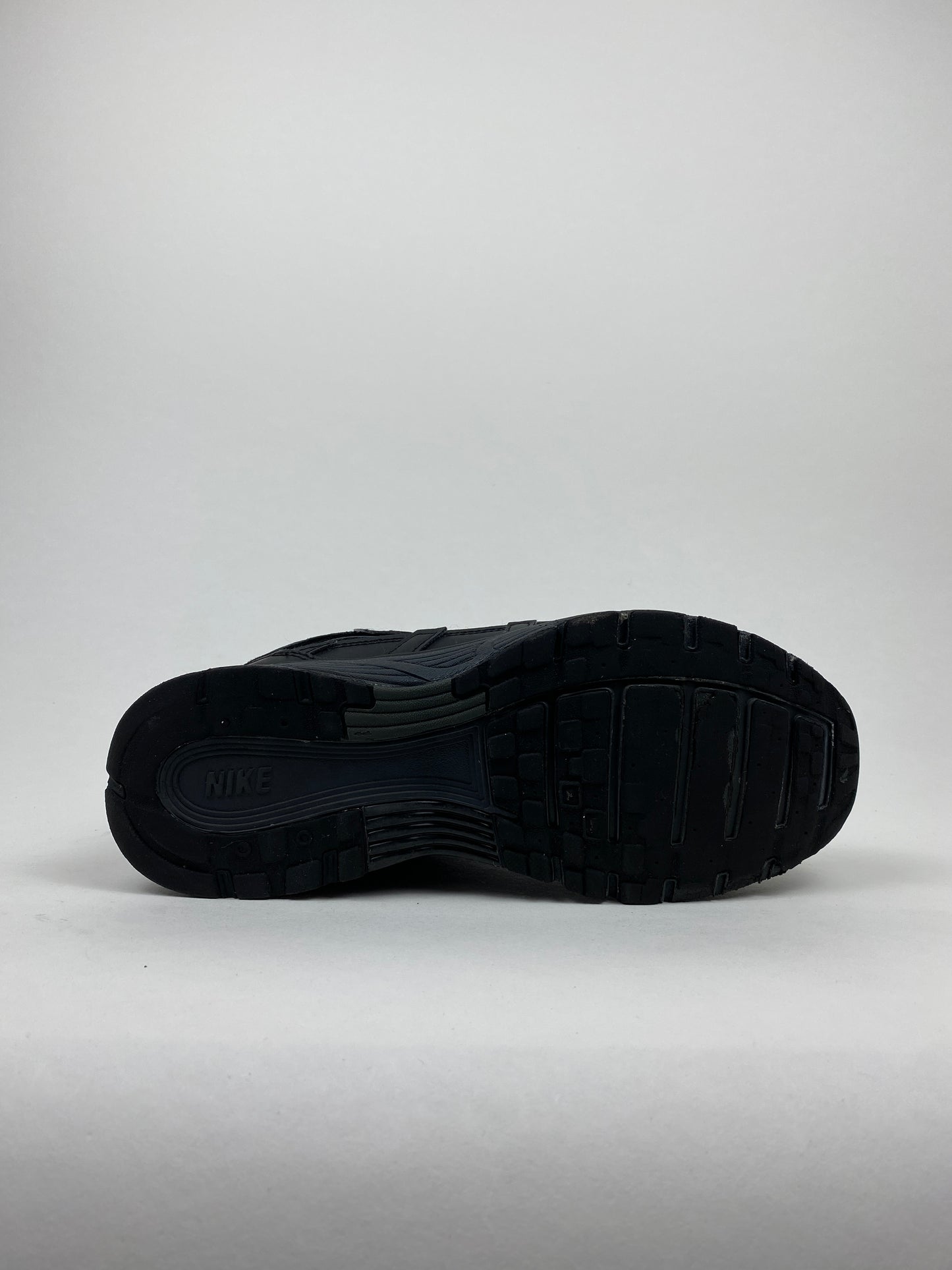 Nike P-6000 Premium Triple Black (Taille 40)