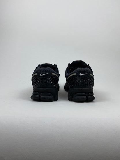 Nike Zoom Vomero 5 Black Metallic University Red (Taille 36)