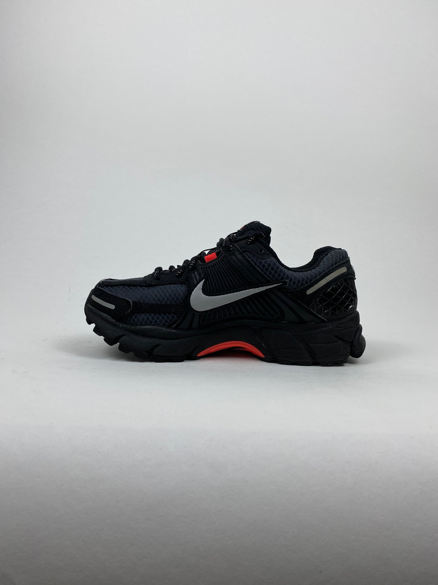 Nike Zoom Vomero 5 Black Metallic University Red (Taille 36)