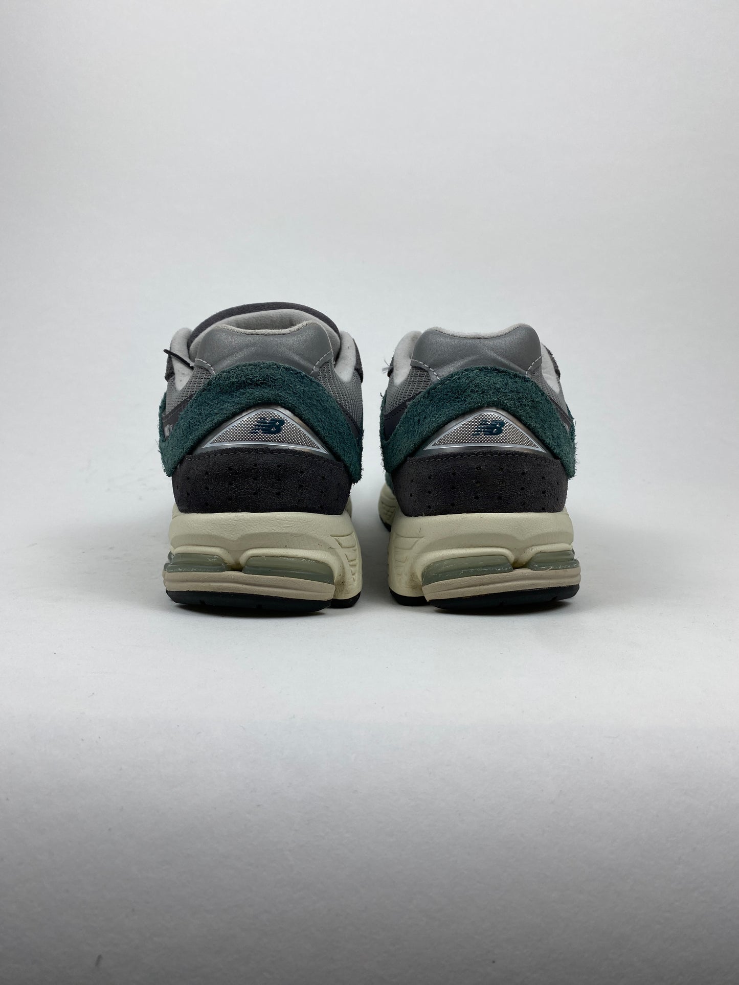 New Balance 2002R New Spruce Magnet (Taille 40,5)
