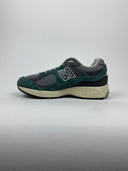 New Balance 2002R New Spruce Magnet (Taille 40,5)
