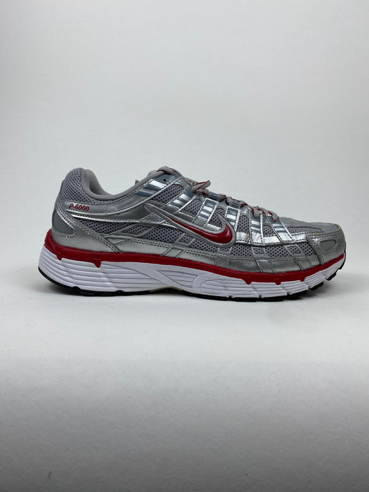 Nike P-6000 Metallic Silver Gym Red (Taille 43)