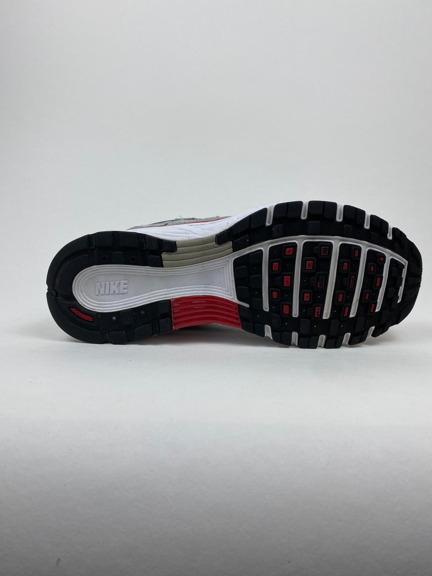 Nike P-6000 Metallic Silver Gym Red (Taille 43)