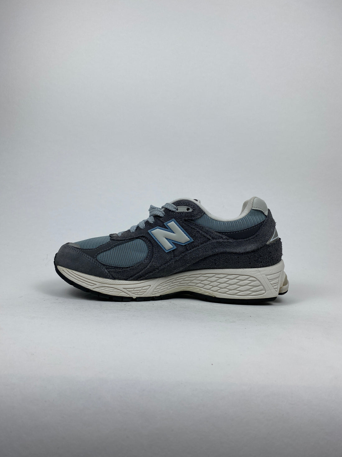 New Balance 2002R Magnent Lead