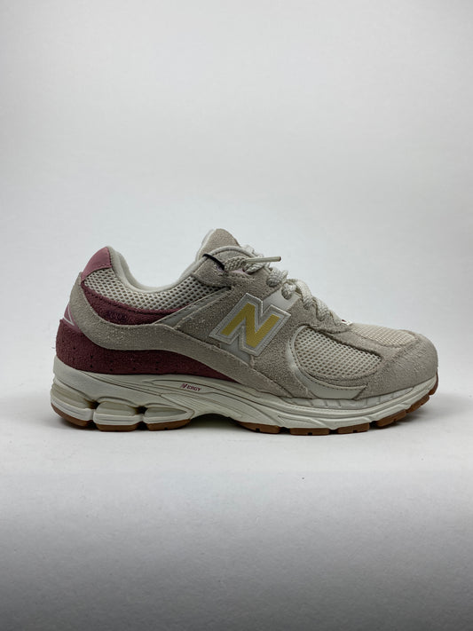 New Balance 2002r Ecru Bordeaux Rose (Taille 38,5)