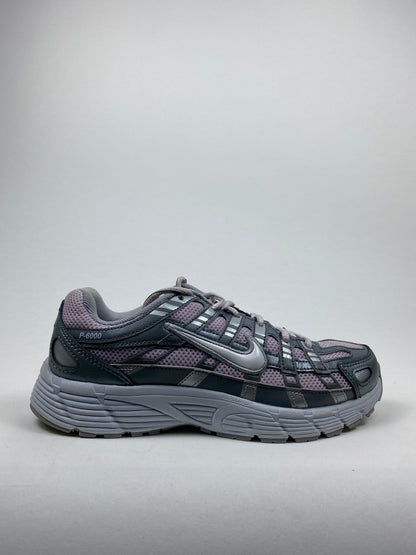 Nike P-6000 Doll Smoke Grey Metallic Silver White (Taille 37,5)
