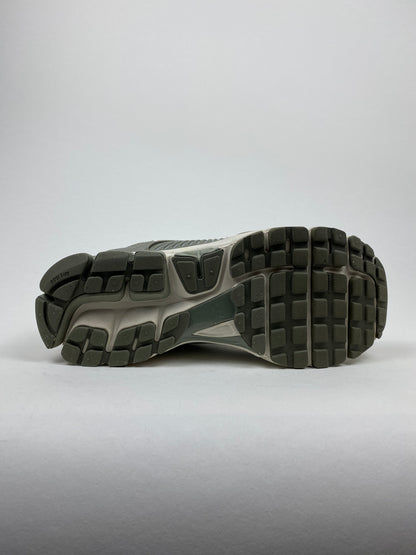 Nike Zoom Vomero 5 Dark Stucco (Taille 42,5)