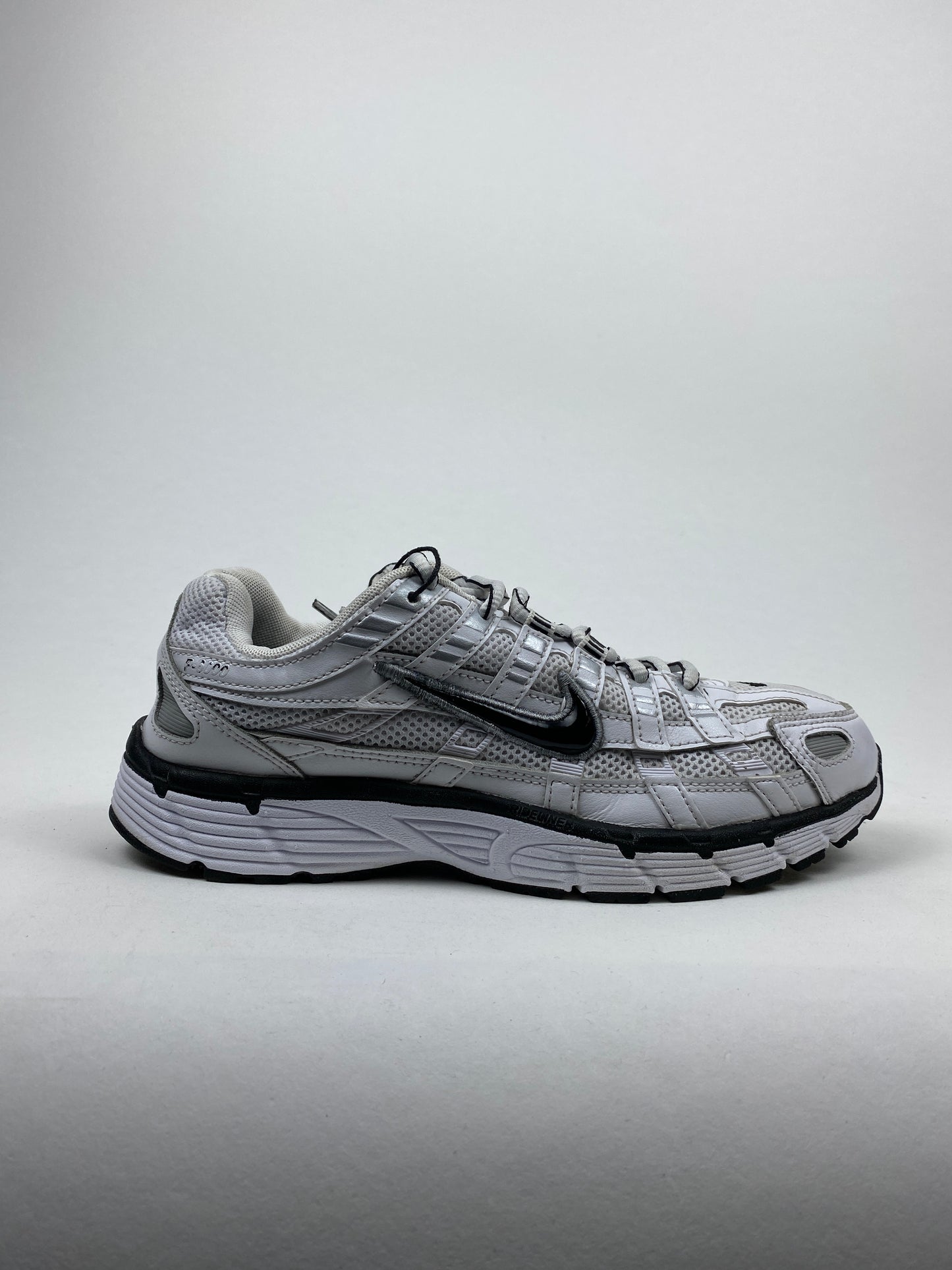 Nike P-6000 White Metallic Silver Black (Taille 38,5)