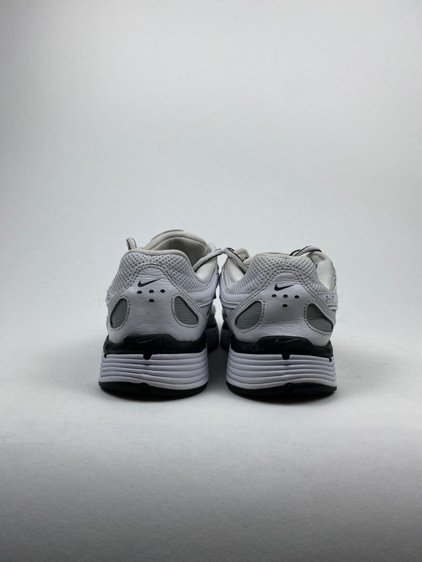 Nike P-6000 White Metallic Silver Black (Taille 38,5)