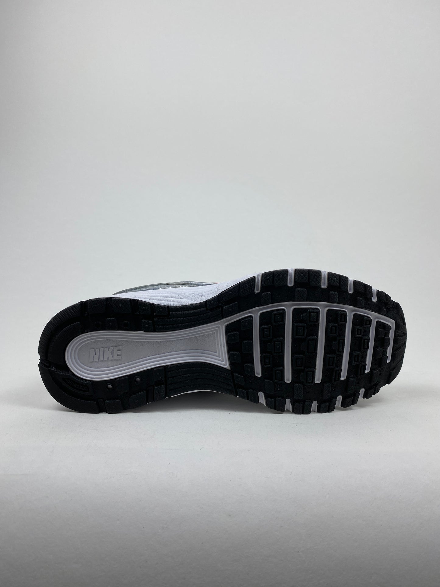 Nike P-6000 Metalic Silver Cool Red (Taille 37,5)
