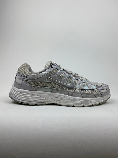 Nike P-6000 SE Summit White Vast Grey Wolf Grey (Taille 43)
