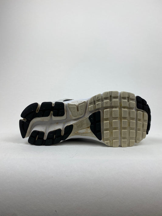 Nike Zoom Vomero 5 Metallic Platinum Black (Taille 38)