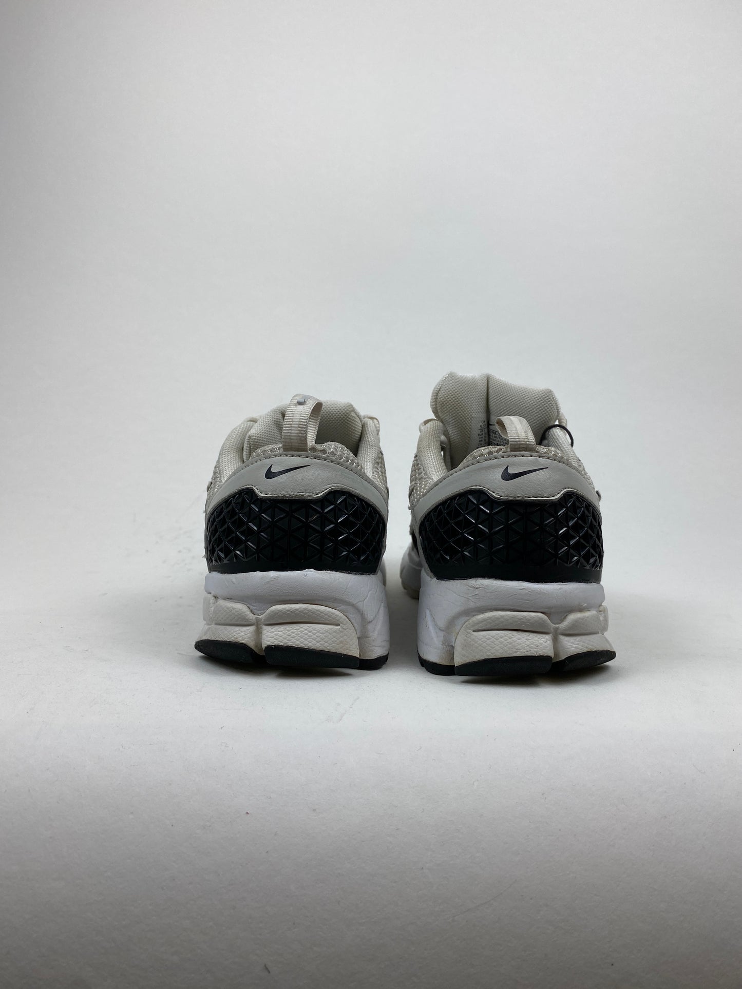 Nike Zoom Vomero 5 Metallic Platinum Black (Taille 38)