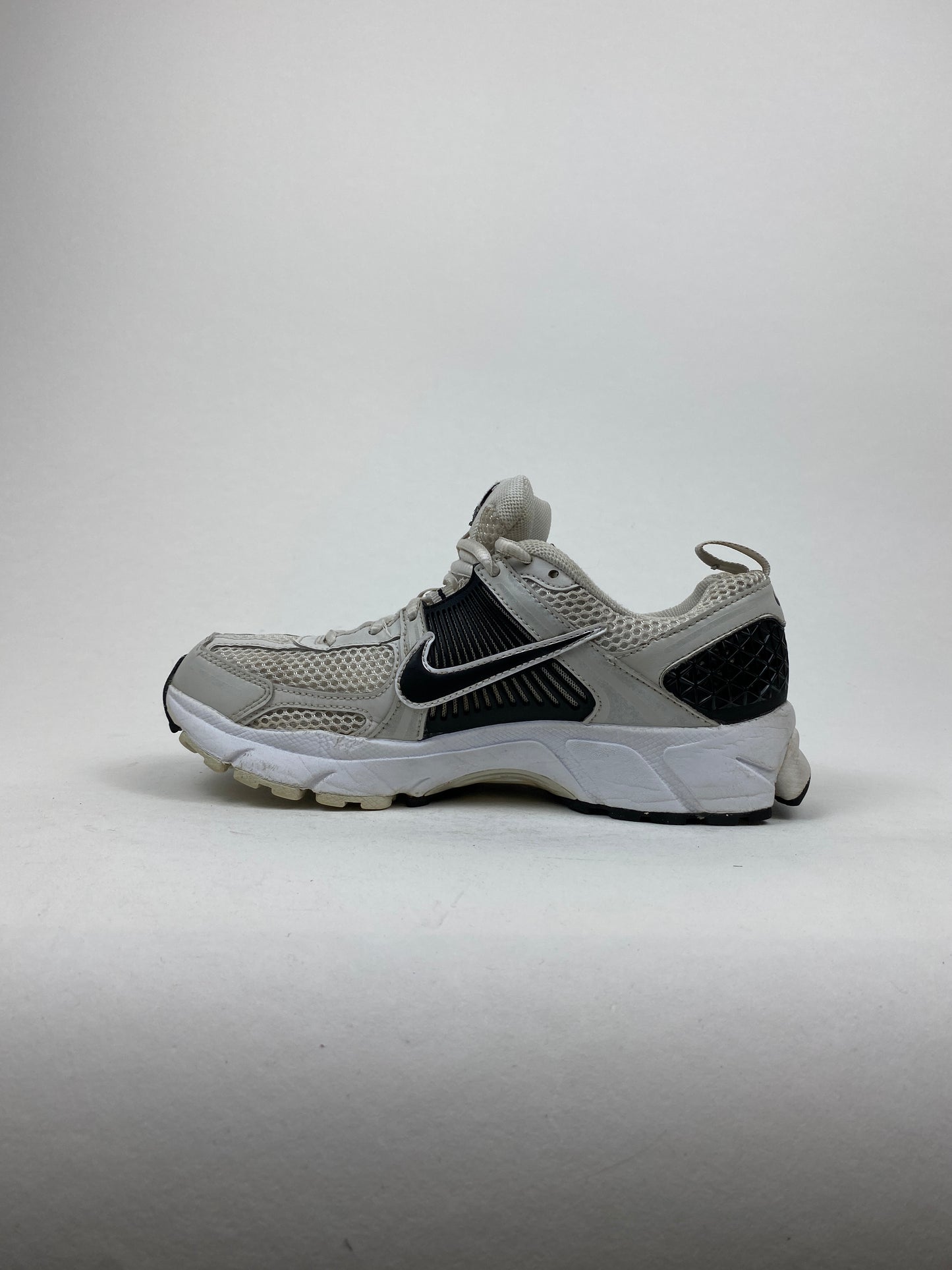 Nike Zoom Vomero 5 Metallic Platinum Black (Taille 38)