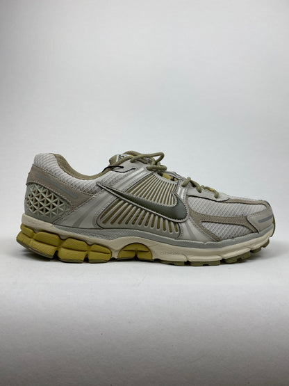 Nike Zoom Vomero 5 SP Light Bone Neutral Olive (Taille 44)