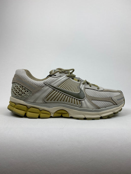 Nike Zoom Vomero 5 SP Light Bone Neutral Olive (Taille 44)