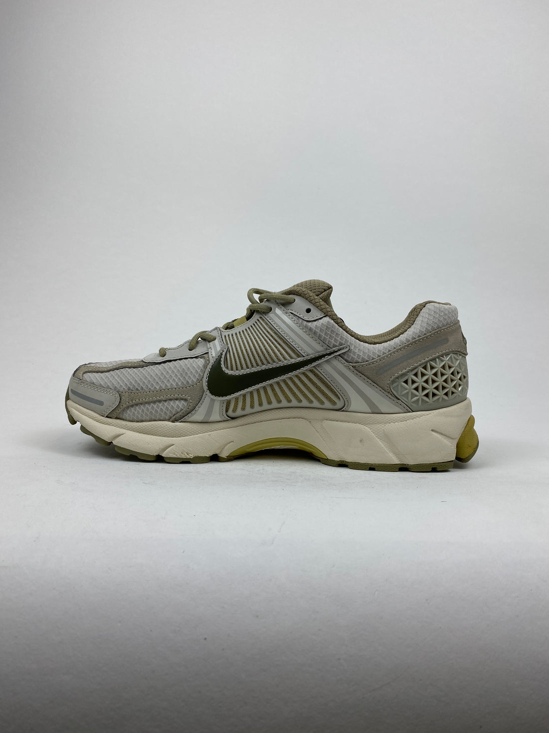 Nike Zoom Vomero 5 SP Light Bone Neutral Olive