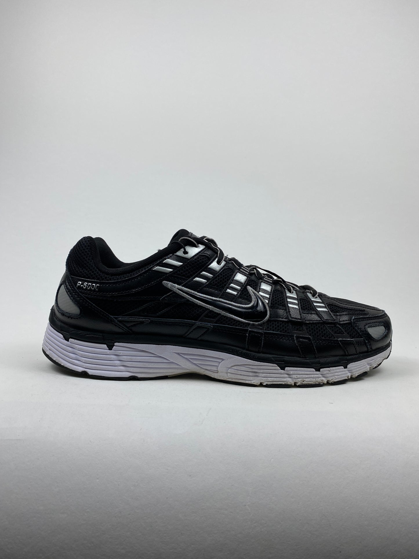 Nike P-6000 Black White Metallic Silver (Taille 45)