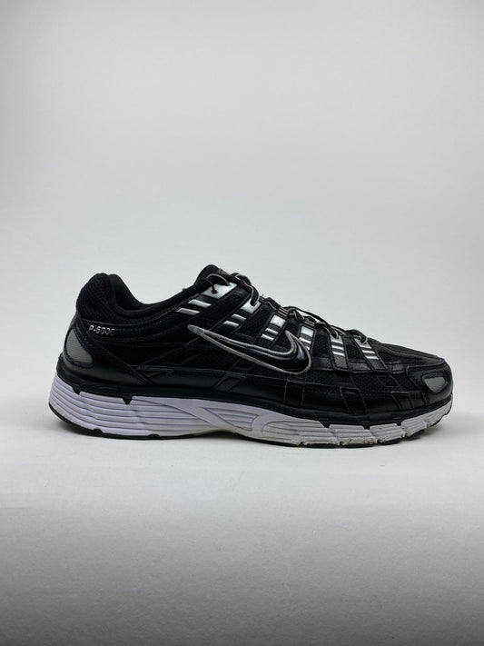 Nike P-6000 Black White Metallic Silver (Taille 45)