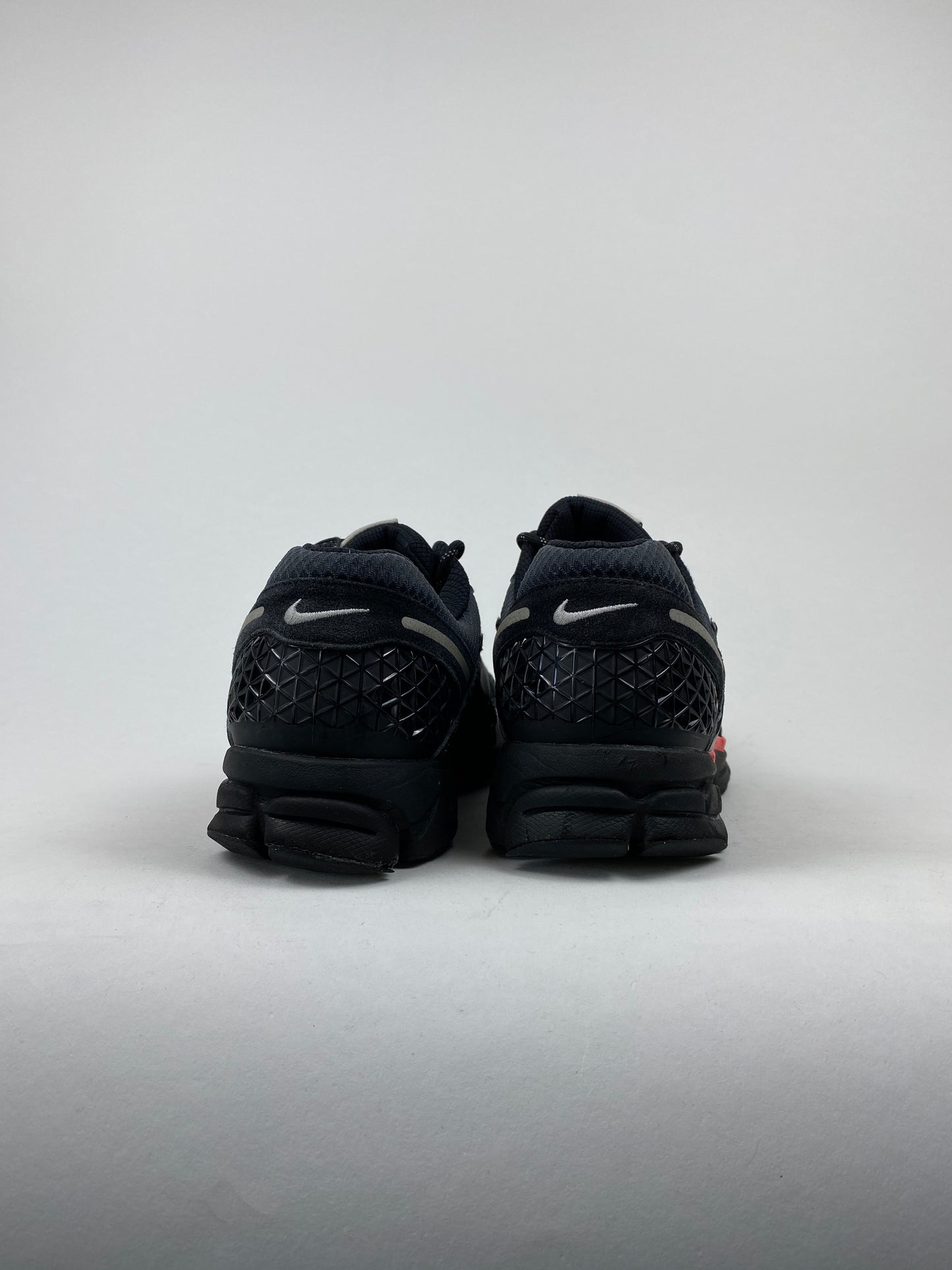 Nike Zoom Vomero 5 Black Metallic University Red (Taille 46)
