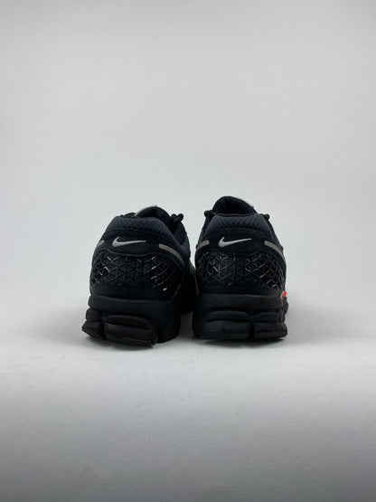 Nike Zoom Vomero 5 Black Metallic University Red (Taille 46)