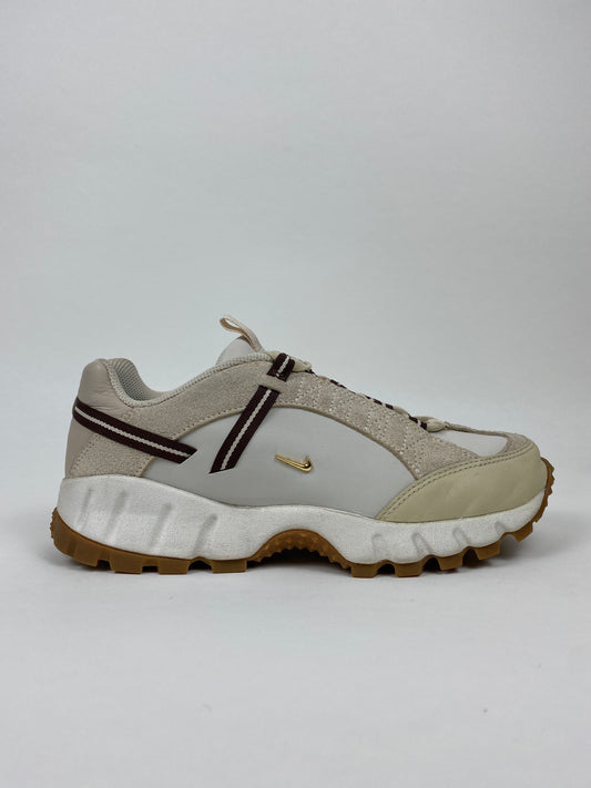 Nike Air Humara LX Jacquemus Light Bone Gold (Taille 39)