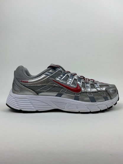 Nike P-6000 Metalic Silver Cool Red (Taille 37,5)