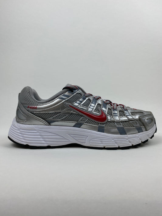 Nike P-6000 Metalic Silver Cool Red (Taille 37,5)