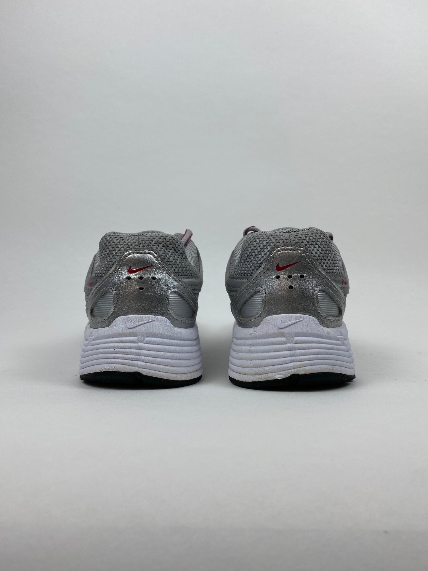 Nike P-6000 Metalic Silver Cool Red (Taille 37,5)