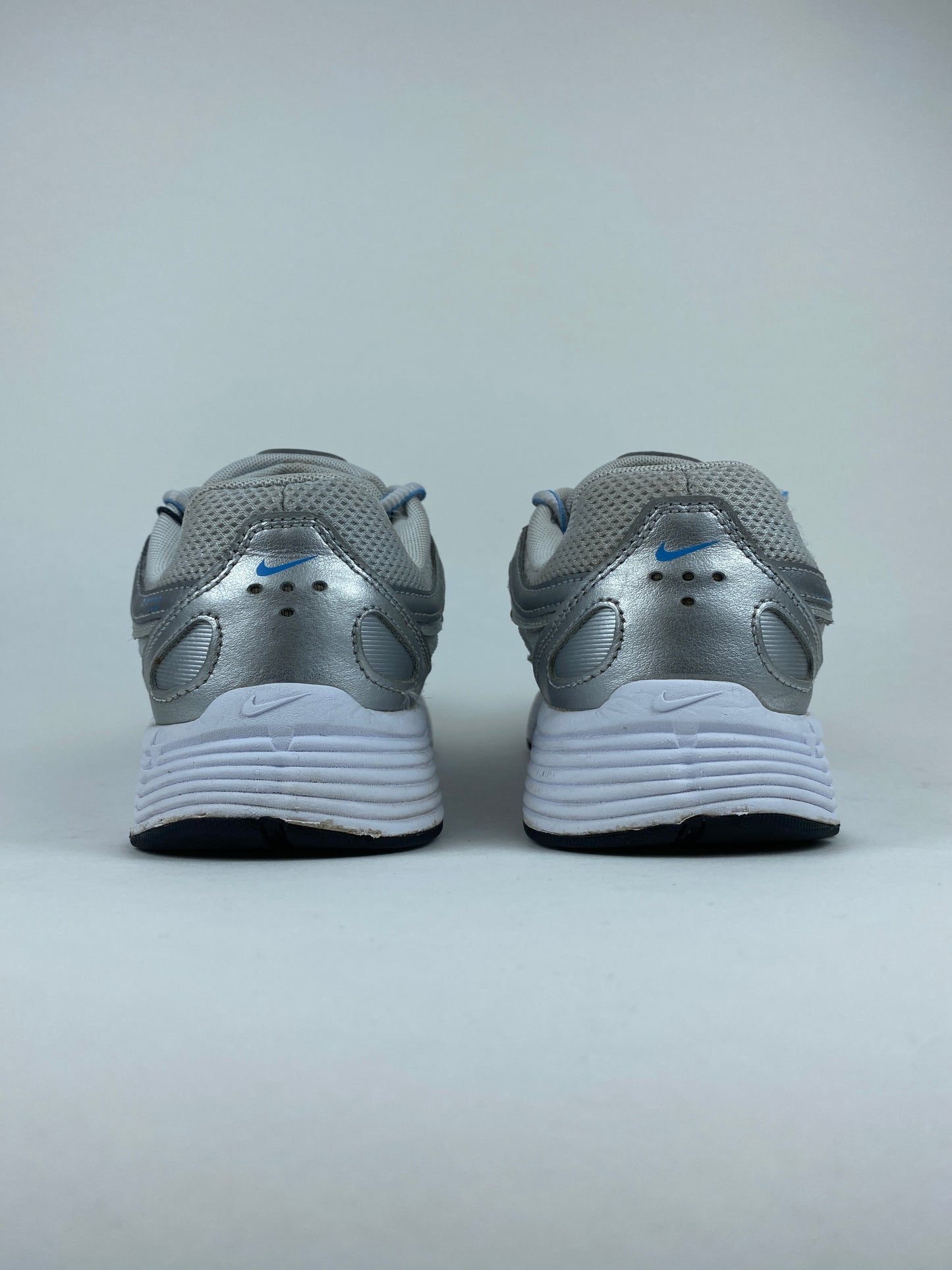 Nike P-6000 Metallic Platinum University Blue (Taille 38)