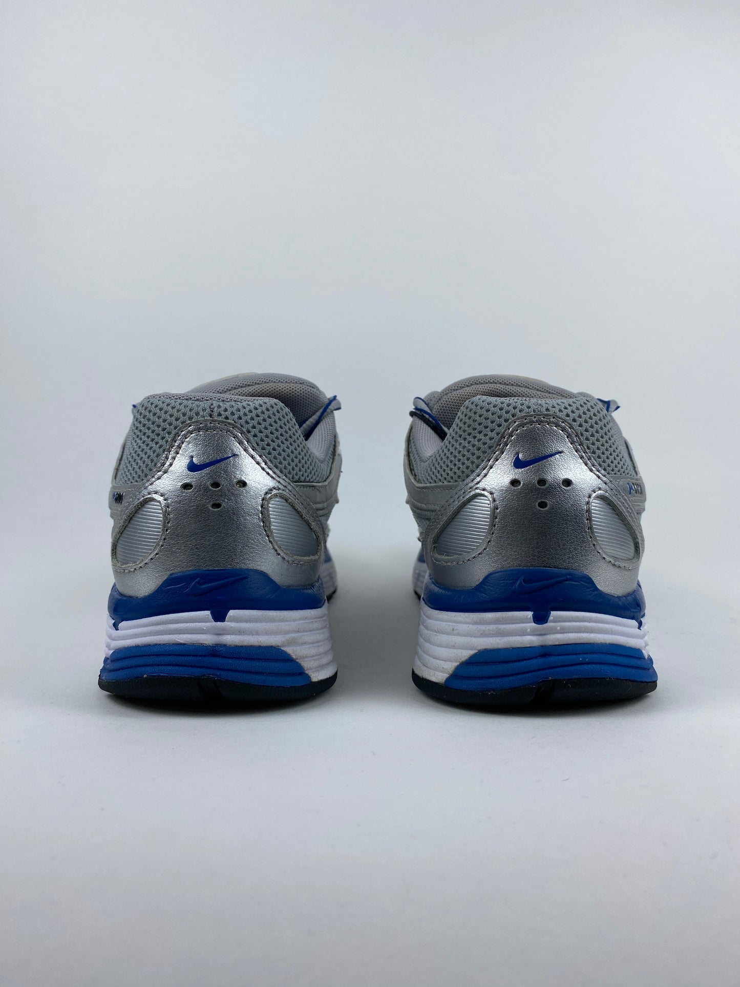 Nike P-6000 Premium Medium Ash Grey Golden Hops (Taille 38,5)