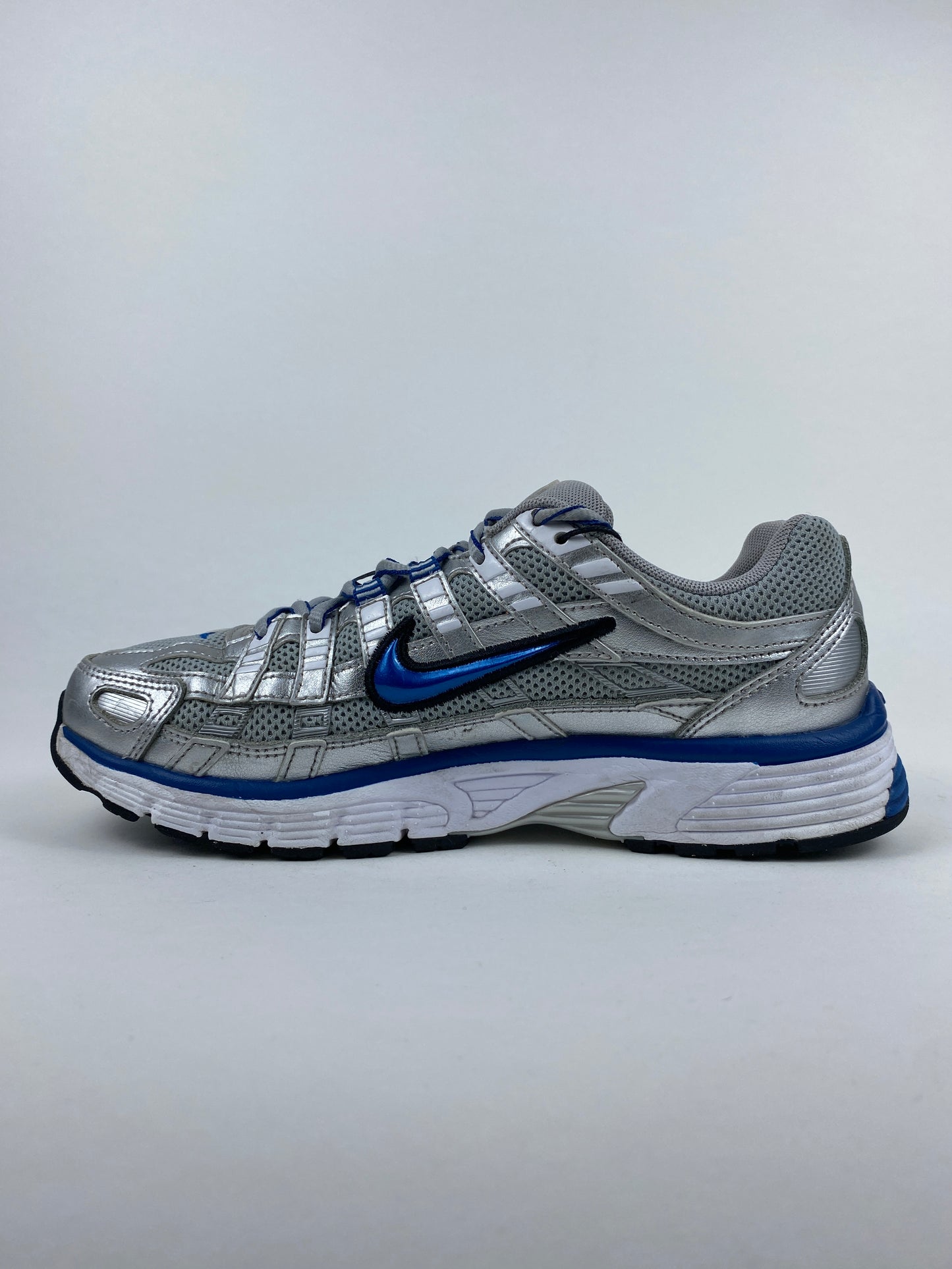 Nike P-6000 Premium Medium Ash Grey Golden Hops (Taille 38,5)