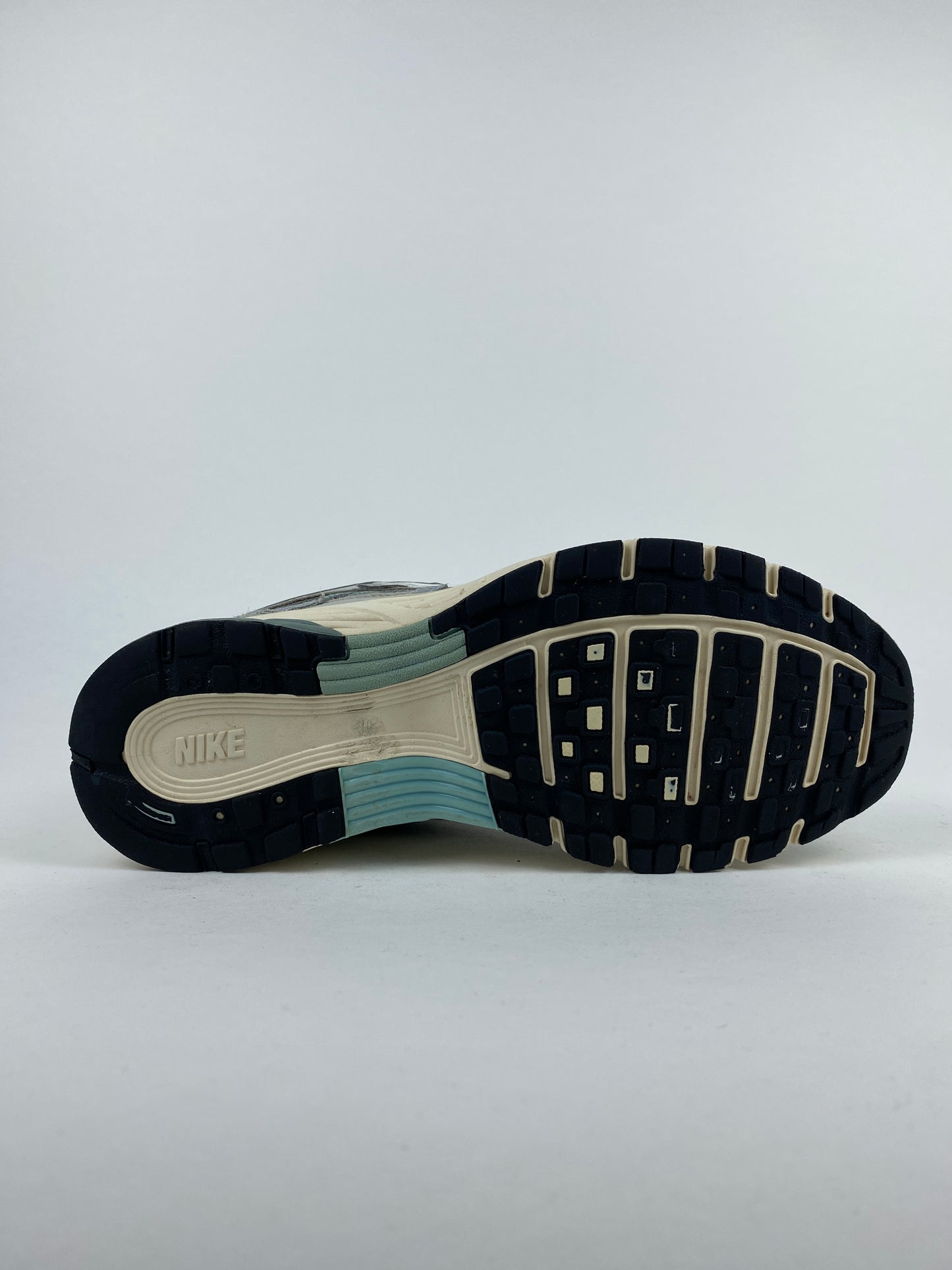 Nike P-6000 Flat Pewter (Taille 38,5)