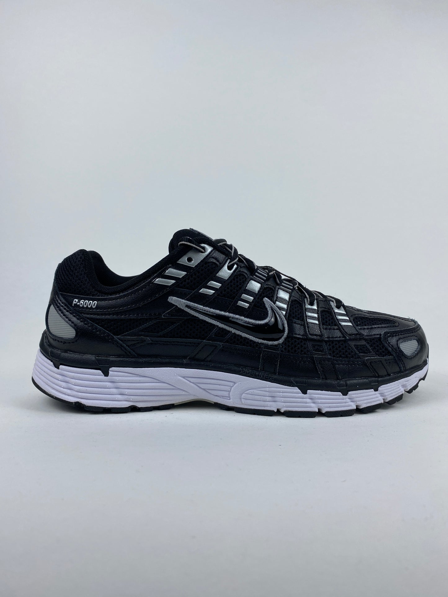 Nike P-6000 Black White Metallic Silver (Taille 40)