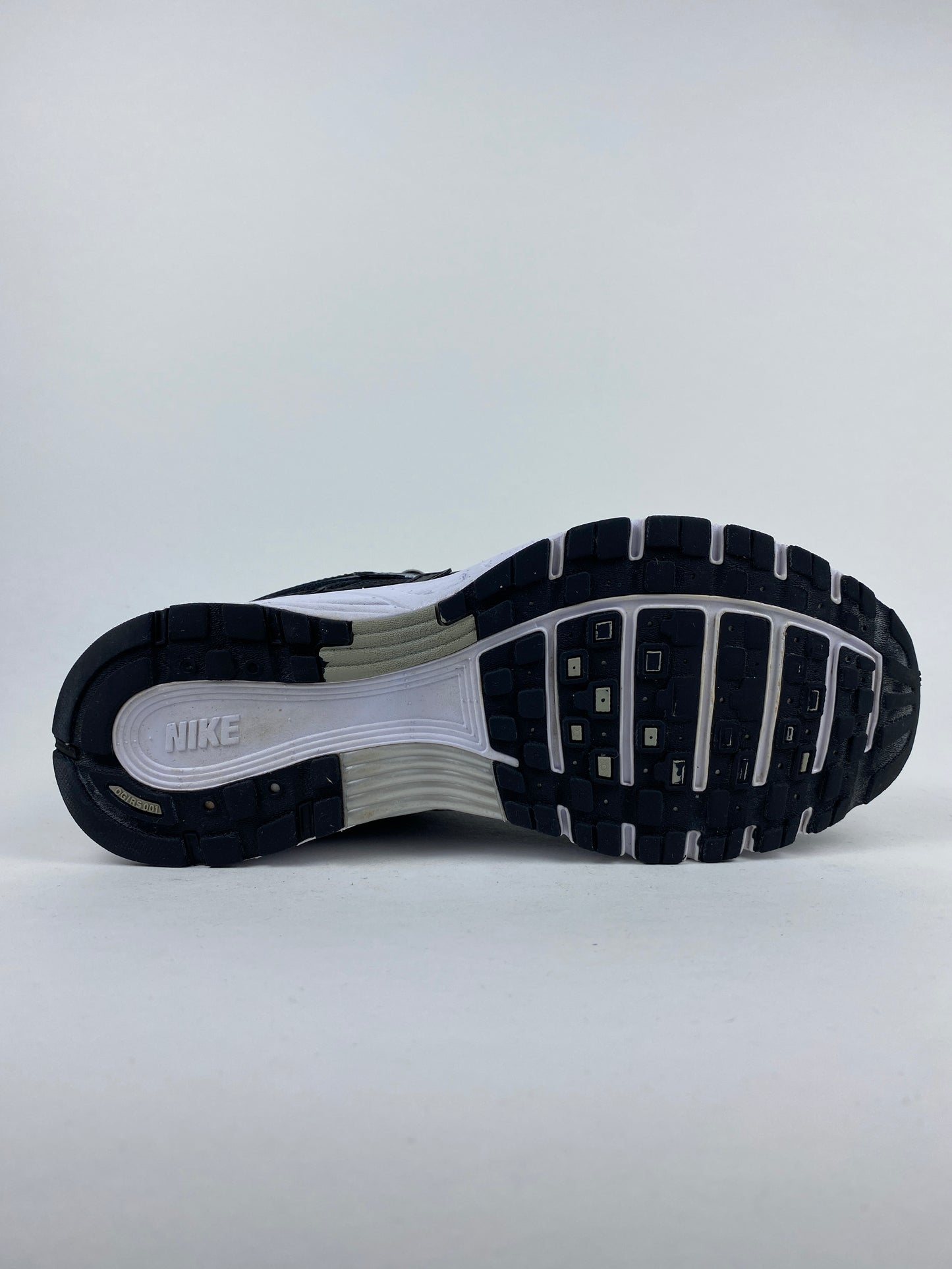 Nike P-6000 Black White Metallic Silver (Taille 40)