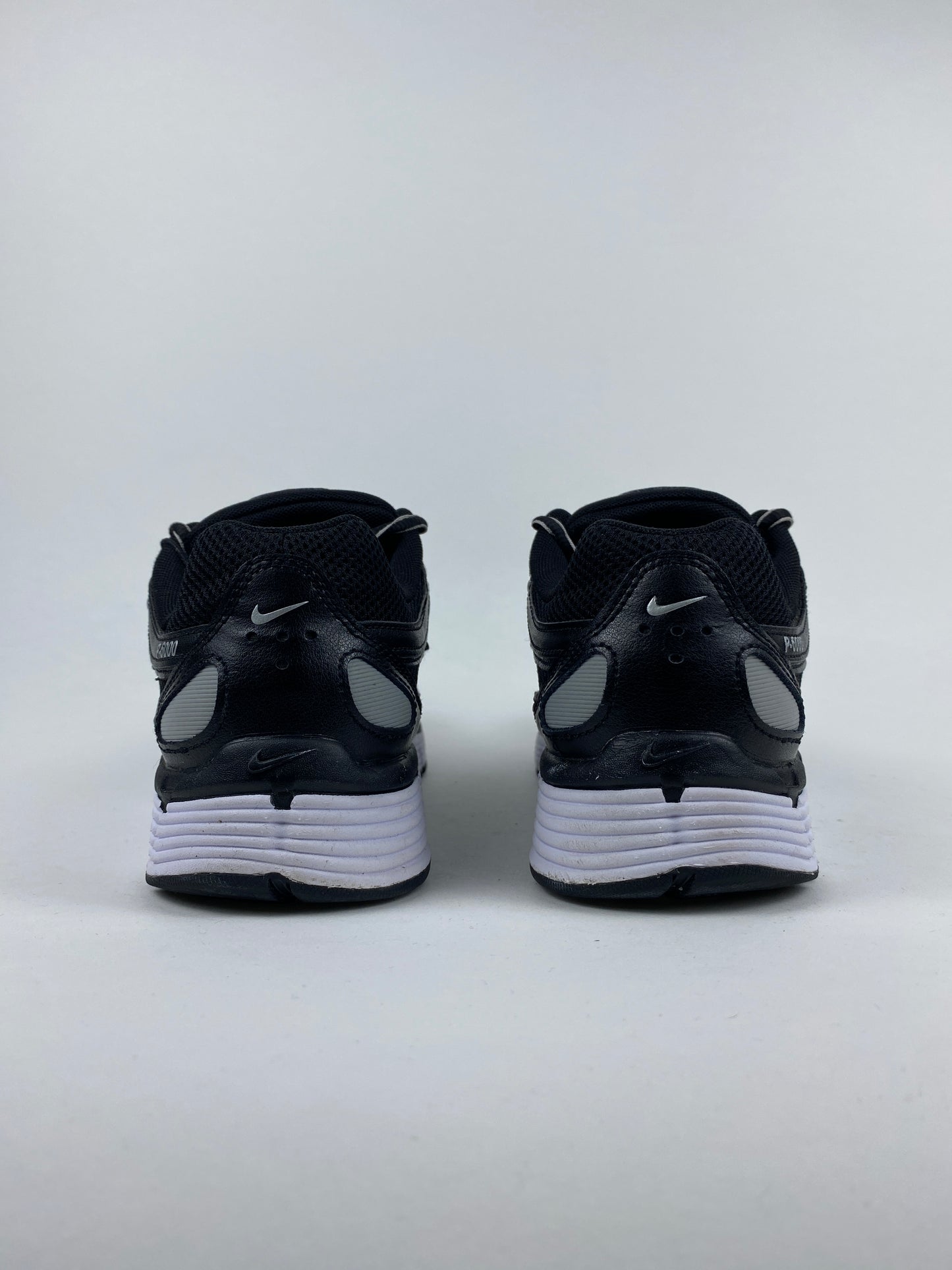 Nike P-6000 Black White Metallic Silver (Taille 40)